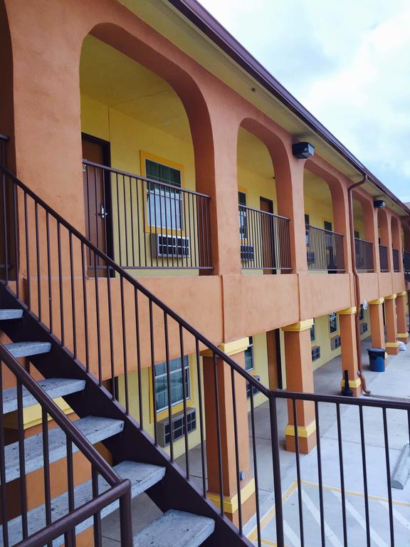 Texan Inn And Suites Tilden מראה חיצוני תמונה