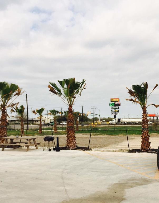 Texan Inn And Suites Tilden מראה חיצוני תמונה