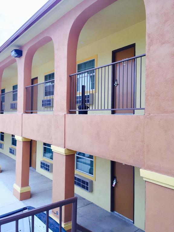 Texan Inn And Suites Tilden מראה חיצוני תמונה