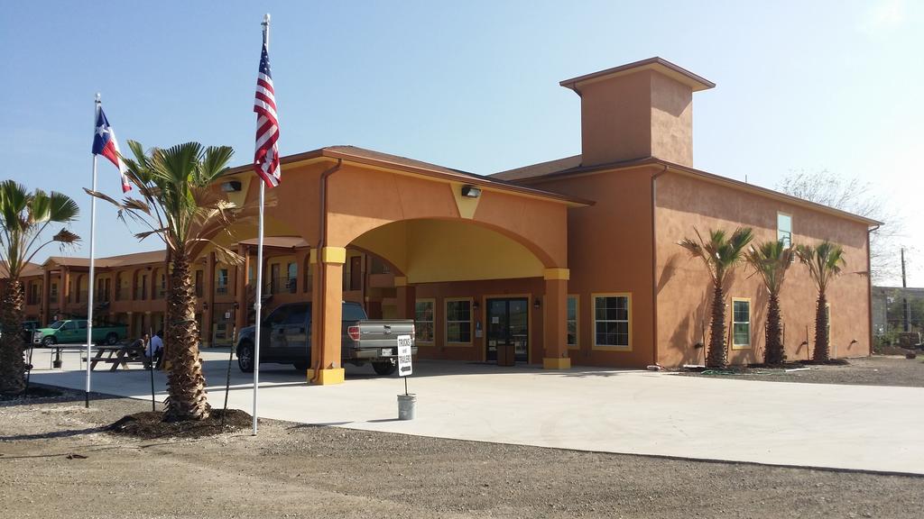 Texan Inn And Suites Tilden מראה חיצוני תמונה