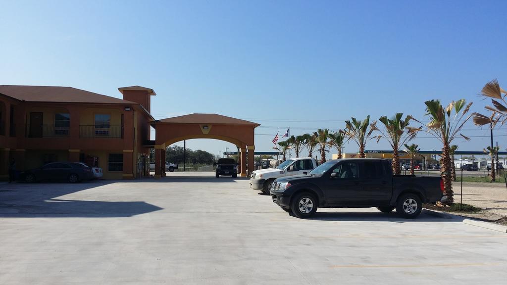 Texan Inn And Suites Tilden מראה חיצוני תמונה