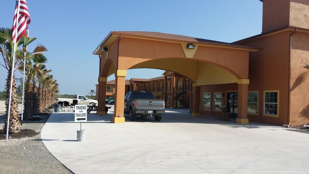 Texan Inn And Suites Tilden מראה חיצוני תמונה
