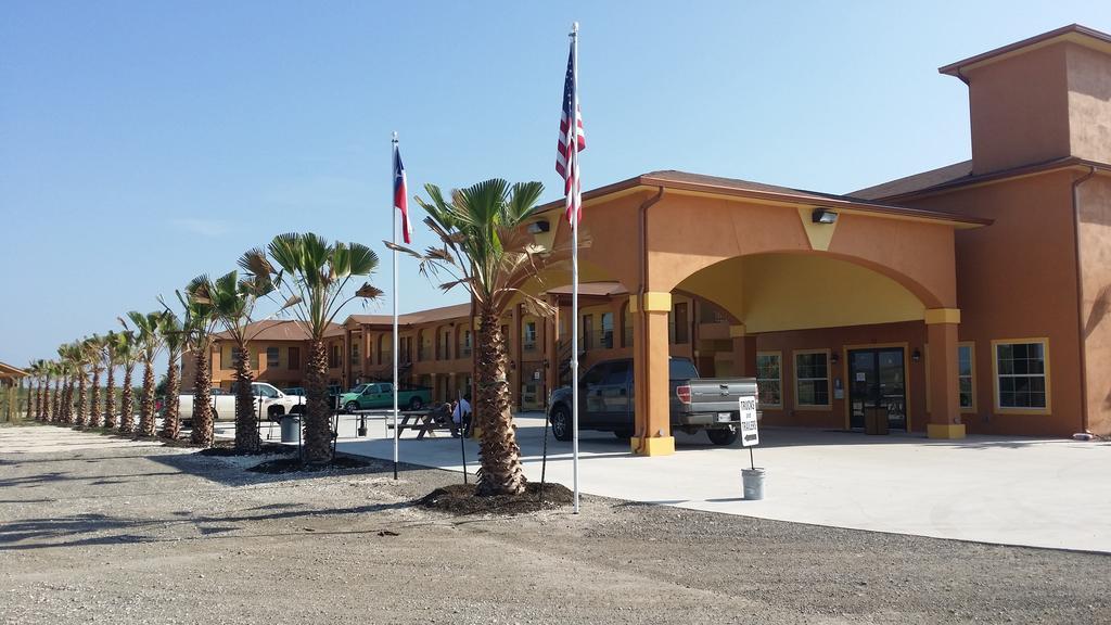 Texan Inn And Suites Tilden מראה חיצוני תמונה