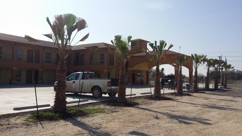 Texan Inn And Suites Tilden מראה חיצוני תמונה